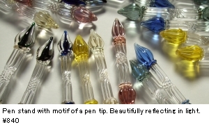Pen stand with motif of a pen tip. Beautifully reflecting in light. Yen 840 glasspen6