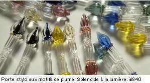 Porte stylo aux motifs de plume. Splendide à la lumière. ¥840 glasspen6